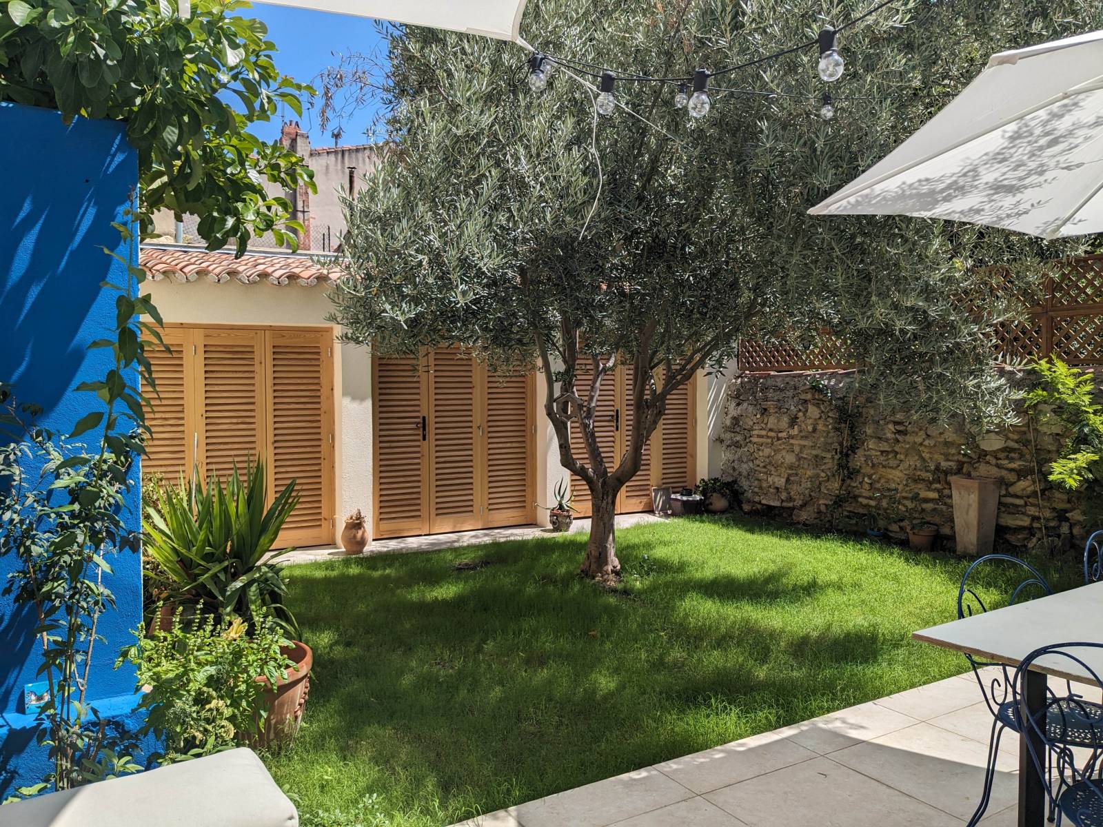 Reconstruction d'un Cabanon de jardin dans le centre ville de Marseille