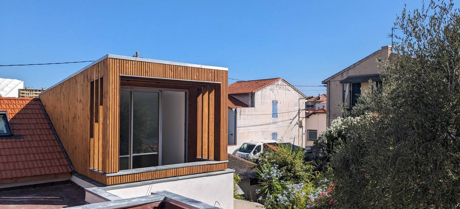 SURÉLÉVATION ET RÉNOVATION D'UNE MAISON INDIVIDUELLE A MARSEILLE