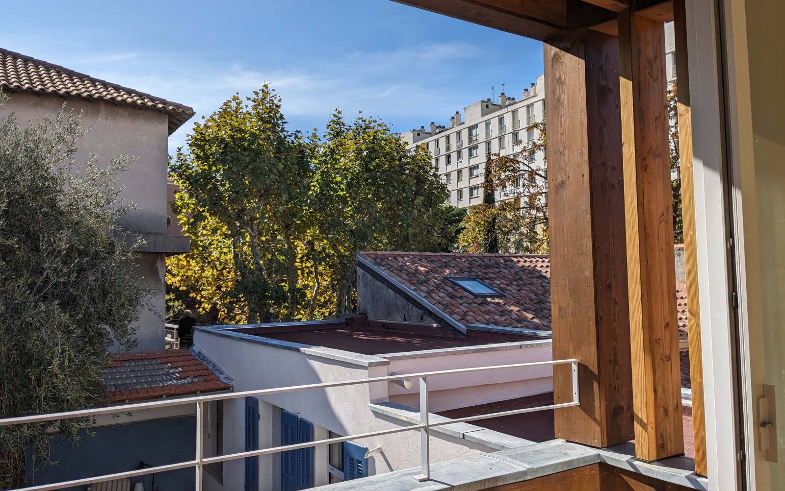 SURÉLÉVATION ET RÉNOVATION D'UNE MAISON INDIVIDUELLE A MARSEILLE