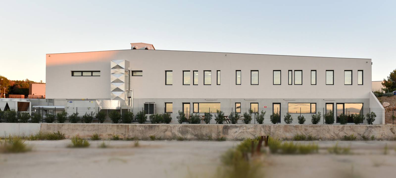 CONSTRUCTION D'UN BÂTIMENT DE BUREAUX ET DE LABORATOIRES À PORT-DE-BOUC