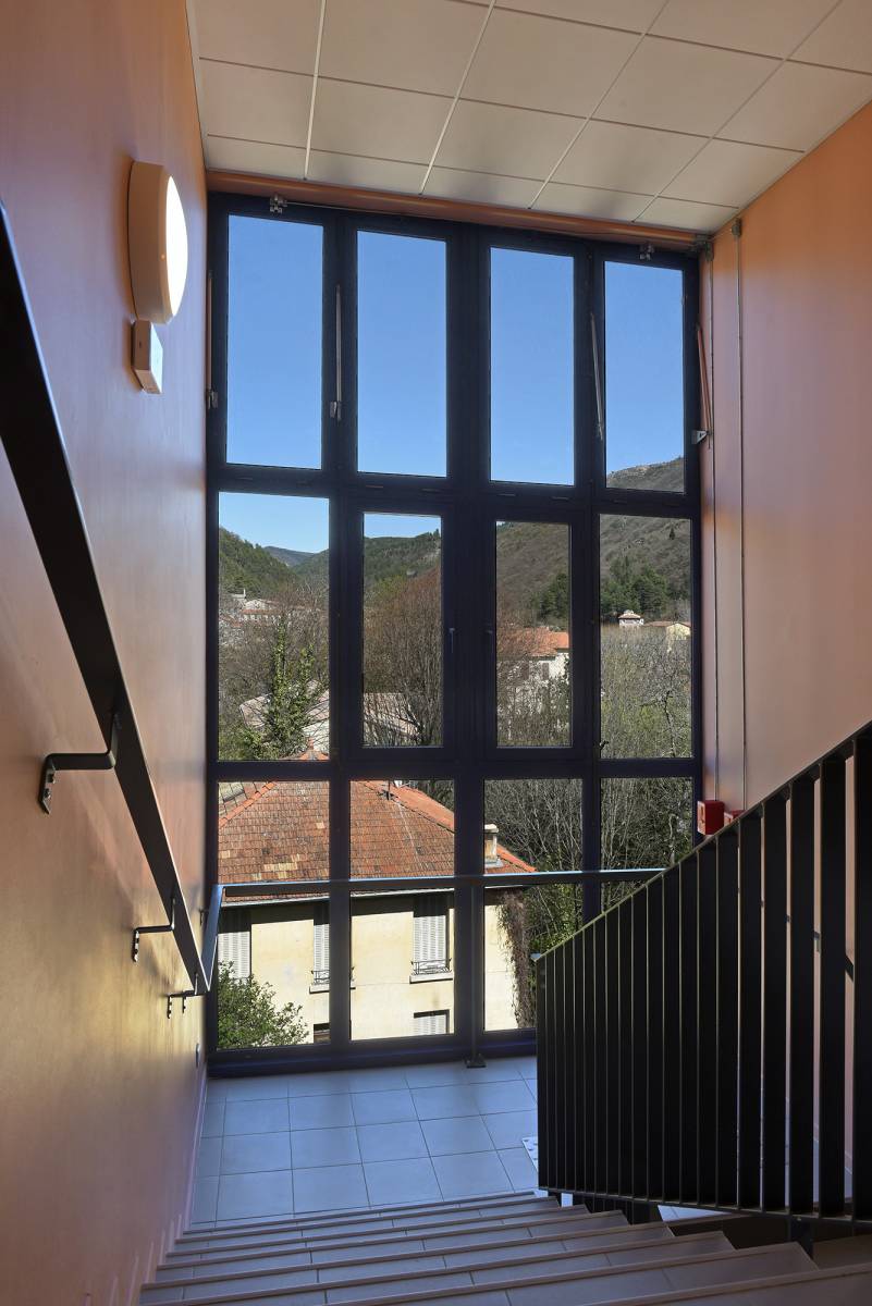 Réhabilitation d'un bâtiment de bureaux en Hôtel de Police