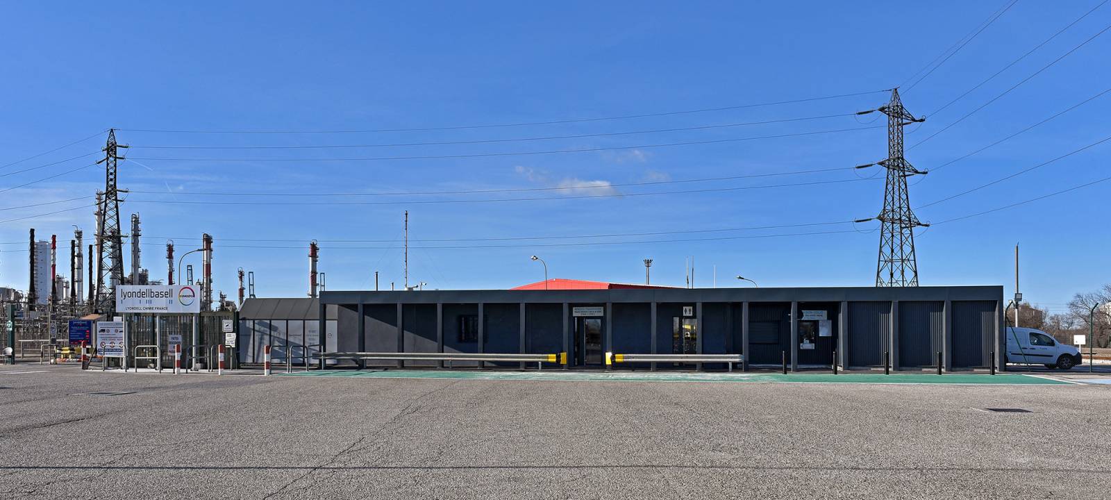 CONSTRUCTION D'UN BÂTIMENT DE STOCKAGE A FOS-SUR-MER