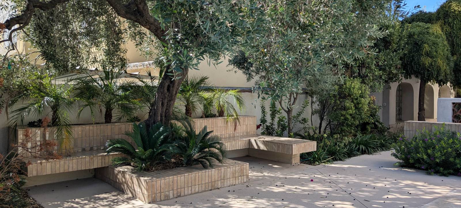 AMÉNAGEMENT ET RÉNOVATION D'UNE MAISON ET DE SES EXTERIEURS À MARSEILLE