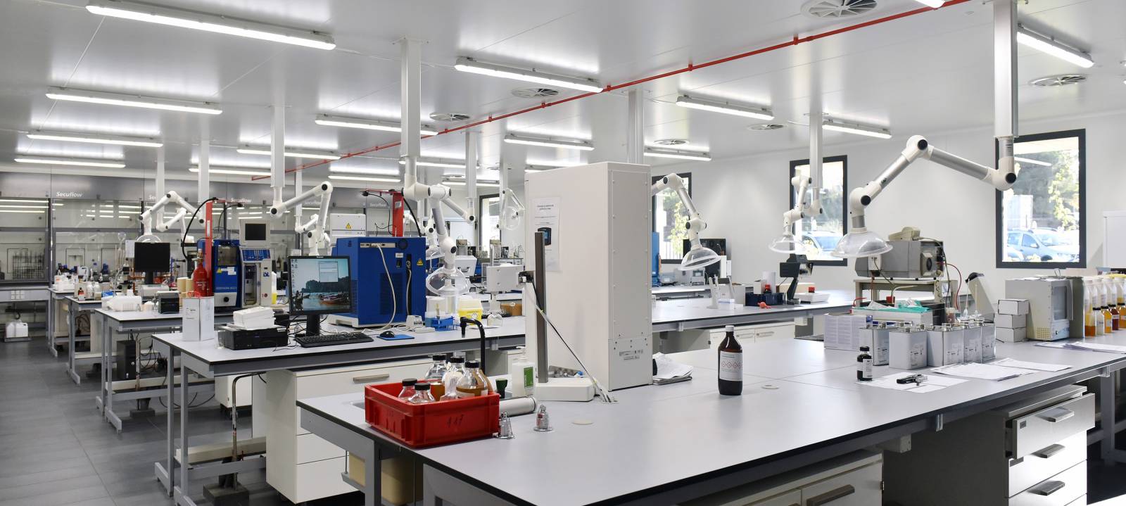 CONSTRUCTION D'UN BÂTIMENT DE BUREAUX ET DE LABORATOIRES À PORT-DE-BOUC