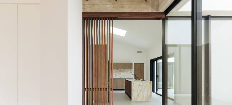 SURÉLÉVATION ET RÉNOVATION D'UNE MAISON À ROQUEFORT LA BÉDOULE