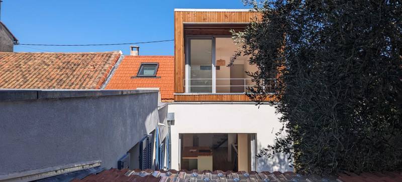 SURÉLÉVATION ET RÉNOVATION D'UNE MAISON INDIVIDUELLE A MARSEILLE