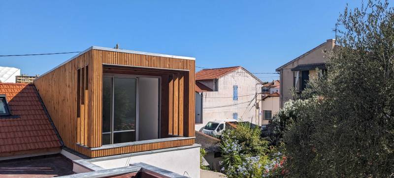 SURÉLÉVATION ET RÉNOVATION D'UNE MAISON INDIVIDUELLE A MARSEILLE
