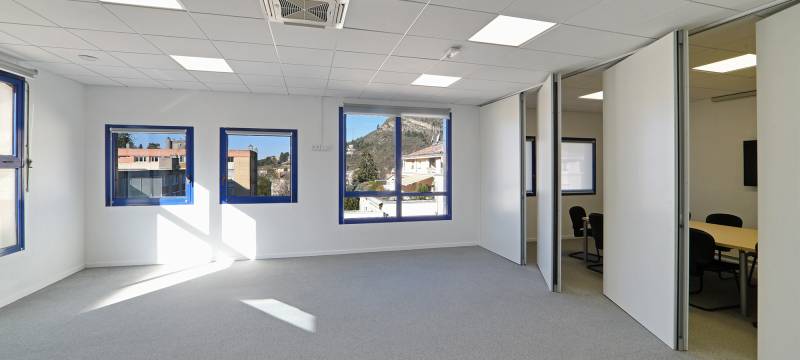 Réhabilitation d'un bâtiment de bureaux en Hôtel de Police