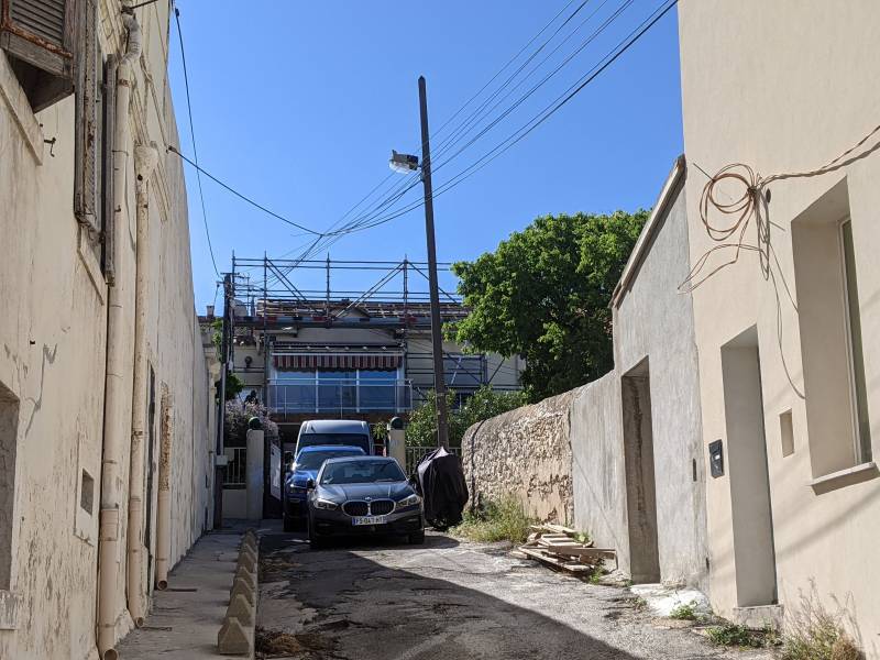 CHANTIER SURELEVATION D'UNE MAISON A LA POINTE ROUGE
