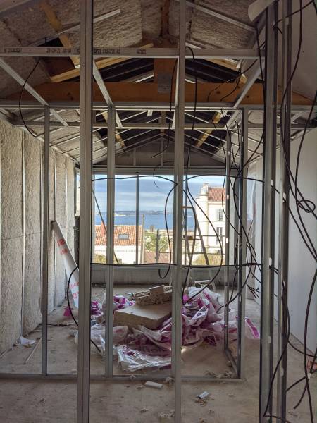 CHANTIER SURELEVATION D'UNE MAISON A LA POINTE ROUGE