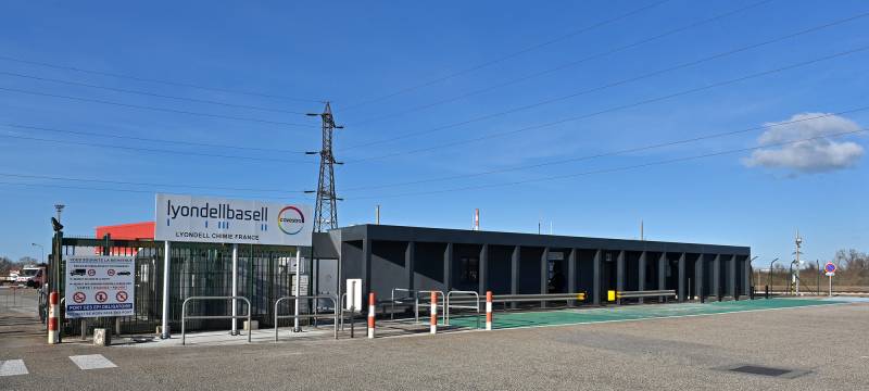 CONSTRUCTION D'UN BÂTIMENT DE STOCKAGE A FOS-SUR-MER