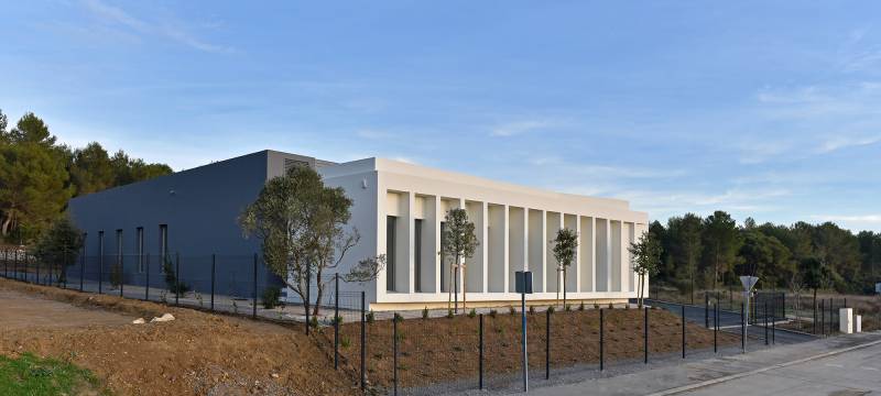 CONSTRUCTION D'UN BÂTIMENT DE LABORATOIRES ET DE BUREAUX EN BÉTON A SAINT-MITRE-LES-REMPARTS