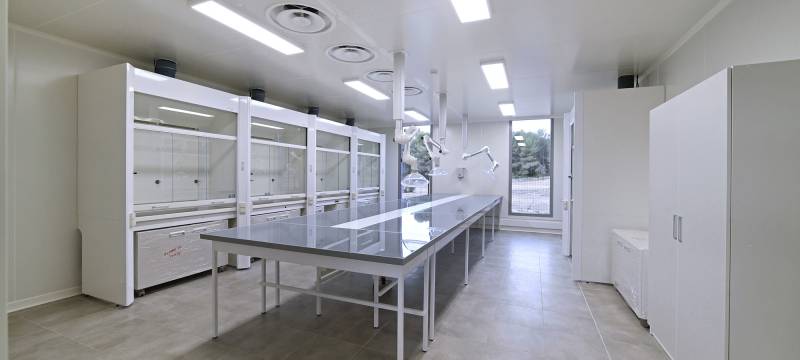 CONSTRUCTION D'UN BÂTIMENT DE LABORATOIRES ET DE BUREAUX EN BÉTON A SAINT-MITRE-LES-REMPARTS