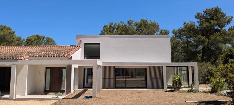 SURÉLÉVATION ET RÉNOVATION D'UNE MAISON À ROQUEFORT LA BÉDOULE