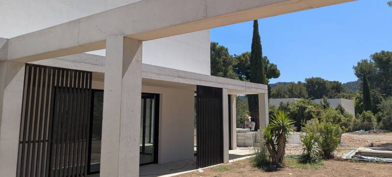 SURÉLÉVATION ET RÉNOVATION D'UNE MAISON À ROQUEFORT LA BÉDOULE