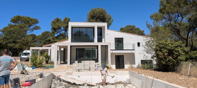 SURÉLÉVATION ET RÉNOVATION D'UNE MAISON À ROQUEFORT LA BÉDOULE
