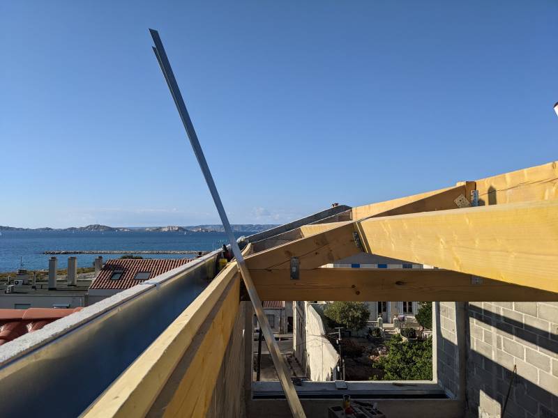 CHANTIER SURELEVATION D'UNE MAISON A LA POINTE ROUGE